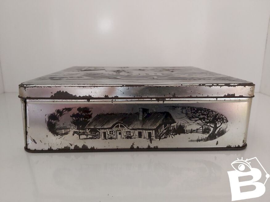 Boite En Metal Ancienne