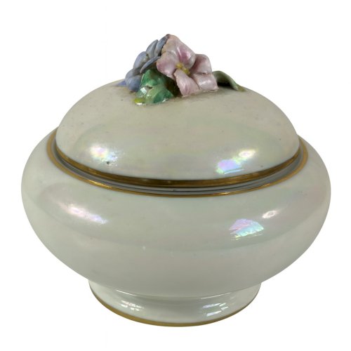 Boîte ancienne porcelaine irisée JP Limoges fleurs relief Belle Époque