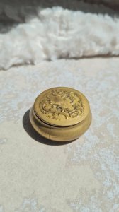 Boite ancienne - poudrier - pilulier -style baroque