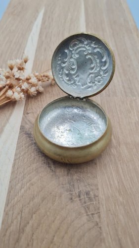 Boite ancienne - poudrier - pilulier -style baroque