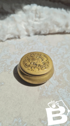 Boite ancienne - poudrier - pilulier -style baroque