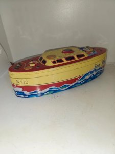 1960s-70s metal boat-shaped box in good condition.