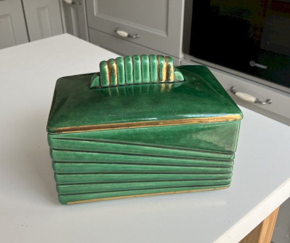 Boite art deco en faience de Saint Clement signée B Letalle (accidents)