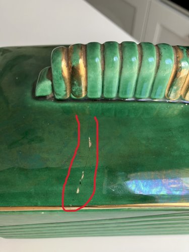 Boite art deco en faience de Saint Clement signée B Letalle (accidents)