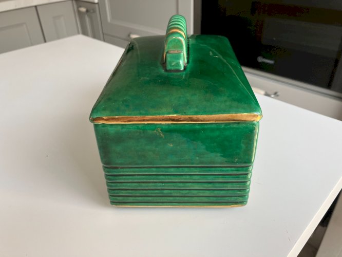 Boite art deco en faience de Saint Clement signée B Letalle (accidents)