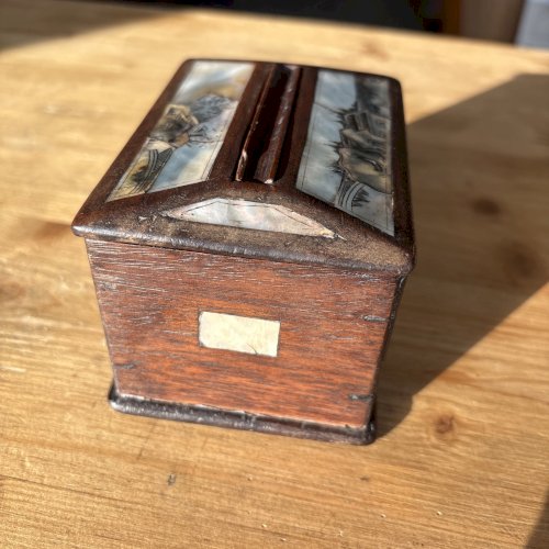 Boîte asiatique ancienne en bois exotique et nacre gravée, mécanisme secret