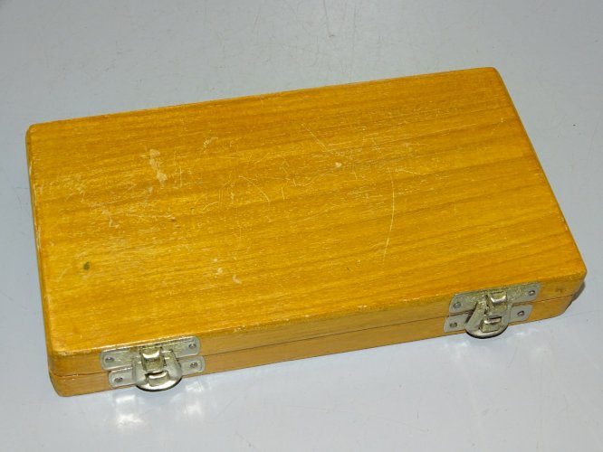 -BOITE BALANCE DE CHANGEUR COMPLETE AVEC DIFFERENTS POIDS MADE IN INDIA XXe   D