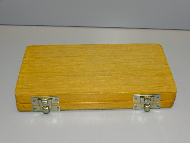 -BOITE BALANCE DE CHANGEUR COMPLETE AVEC DIFFERENTS POIDS MADE IN INDIA XXe   D