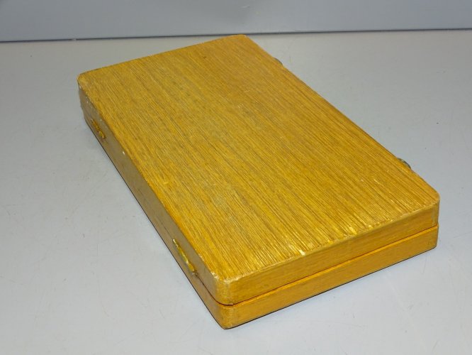 -BOITE BALANCE DE CHANGEUR COMPLETE AVEC DIFFERENTS POIDS MADE IN INDIA XXe   D