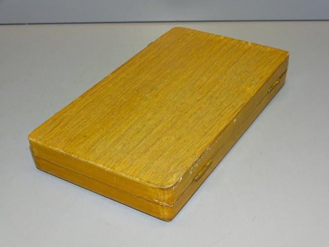 -BOITE BALANCE DE CHANGEUR COMPLETE AVEC DIFFERENTS POIDS MADE IN INDIA XXe   D