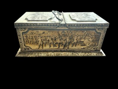 Antique Huntley & Palmer Art Nouveau Biscuit Tin 1900 Queen Elizabeth Vintage