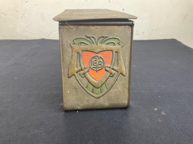 Boîte biscuits OLIBET tôle lithographiée gaufrée ,Exposition Universelle 1900