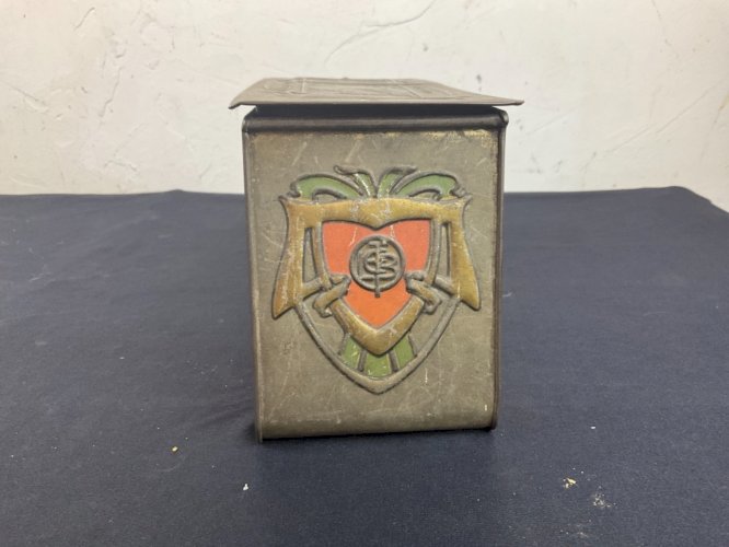 Boîte biscuits OLIBET tôle lithographiée gaufrée ,Exposition Universelle 1900