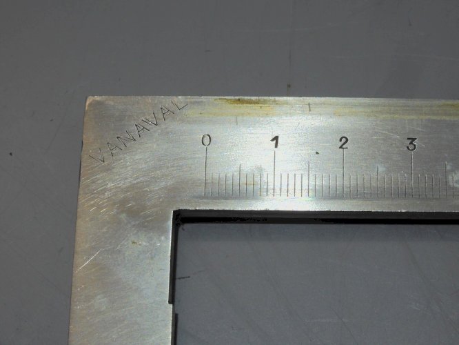 -BOITE BOIS avec PIED A COULISSE ANCIEN INOXYDABLE Métric 20°C gravé VANAVAL  D