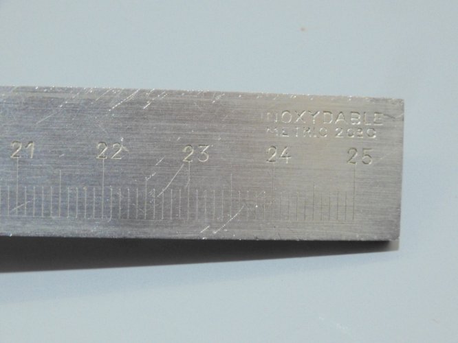 -BOITE BOIS avec PIED A COULISSE ANCIEN INOXYDABLE Métric 20°C gravé VANAVAL  D