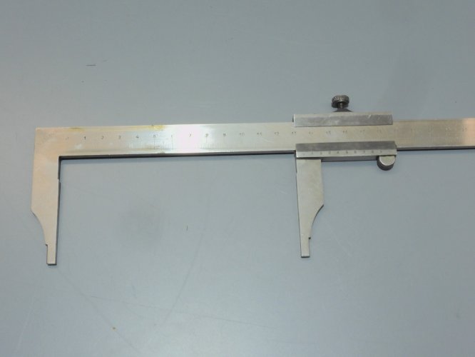 -BOITE BOIS avec PIED A COULISSE ANCIEN INOXYDABLE Métric 20°C gravé VANAVAL  D