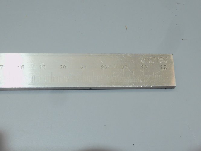 -BOITE BOIS avec PIED A COULISSE ANCIEN INOXYDABLE Métric 20°C gravé VANAVAL  D