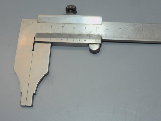 -BOITE BOIS avec PIED A COULISSE ANCIEN INOXYDABLE Métric 20°C gravé VANAVAL  D
