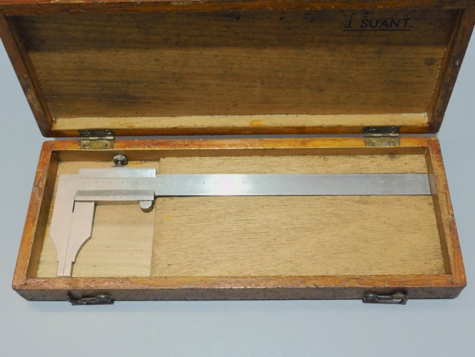 -BOITE BOIS avec PIED A COULISSE ANCIEN INOXYDABLE Métric 20°C gravé VANAVAL  D