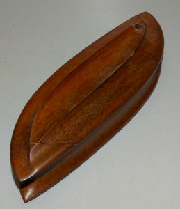 -BOITE BOIS EN FORME DE COSSE de FRUIT EXOTIQUE COLLECTION VITRINE DECO    D