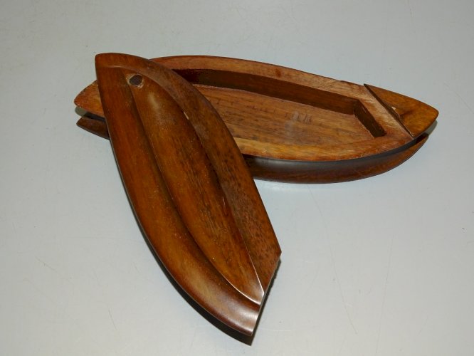 -BOITE BOIS EN FORME DE COSSE de FRUIT EXOTIQUE COLLECTION VITRINE DECO    D