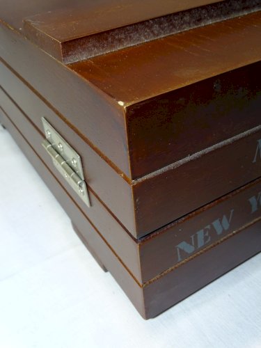 - BOITE BOIS SPIRIT OF SAINT LOUIS CARGO S.O.S.L. COLLECTION NEW-YORK PARIS    D