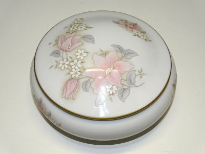 - BOITE BONBONNIERE BOITE à BIJOUX PORCELAINE TERNET LIMOGES DECOR FLEURI   D