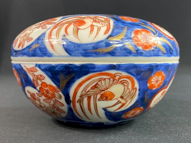 Boite bonbonnière en porcelaine Japon Imari fin XIXe
