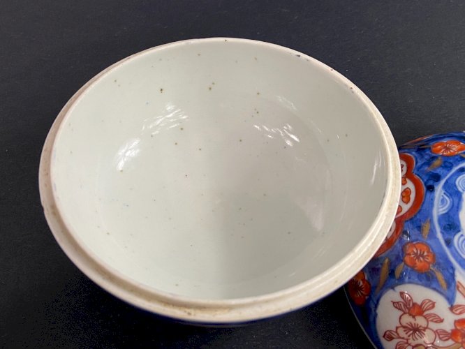 Boite bonbonnière en porcelaine Japon Imari fin XIXe