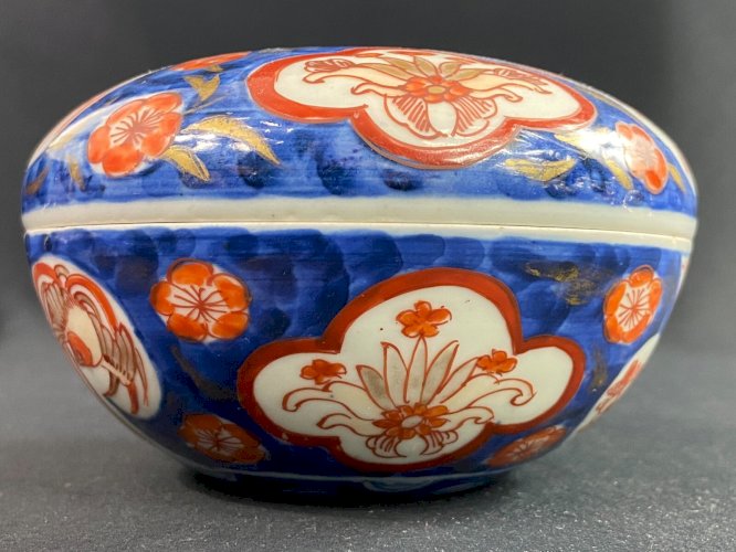 Boite bonbonnière en porcelaine Japon Imari fin XIXe