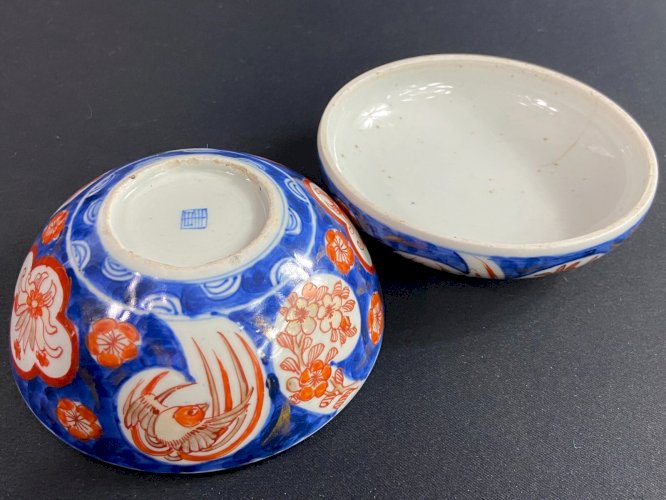 Boite bonbonnière en porcelaine Japon Imari fin XIXe