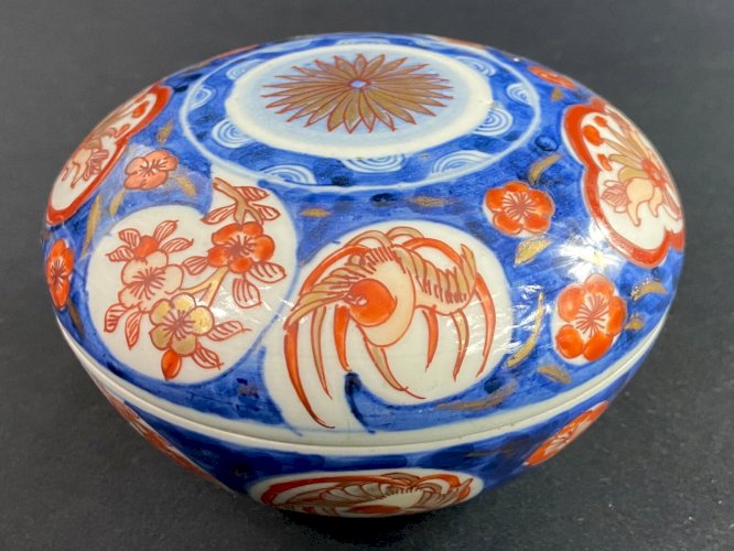 Boite bonbonnière en porcelaine Japon Imari fin XIXe