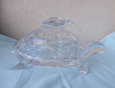 Crystal turtle candy box