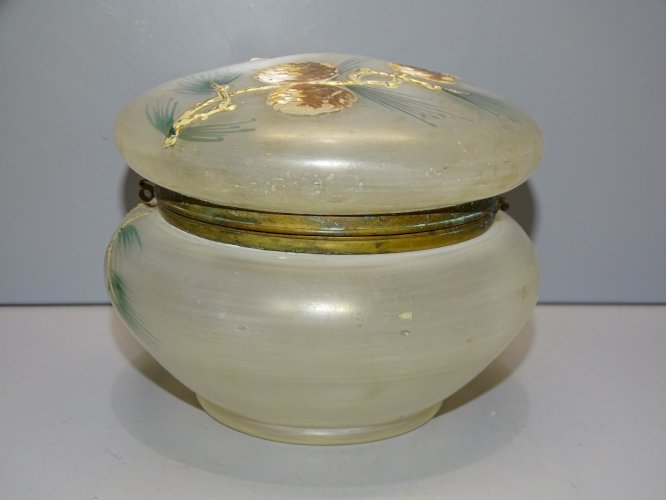 -BOITE BONBONNIERE VERRE OPAQUE Satiné COUVERCLE POMMES de PIN EMAILLEES  D