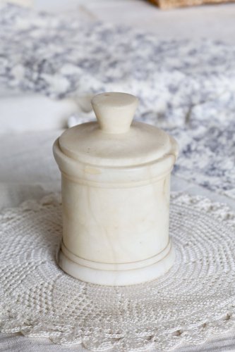 Boîte / bonbonnière vintage en marbre blanc crème avec couvercle