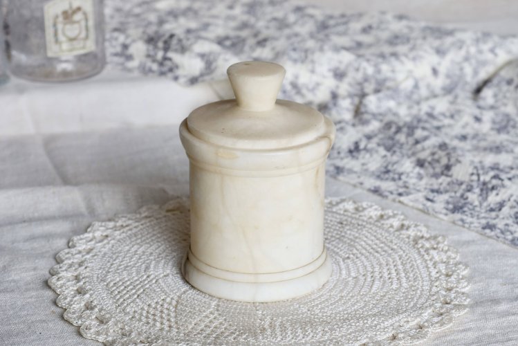 Boîte / bonbonnière vintage en marbre blanc crème avec couvercle