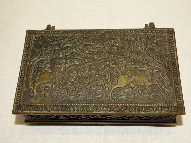 - BOITE BRONZE Signée MAX LE VERRIER SCENE DE CHASSE AU CERF AU MOYEN AGE   D