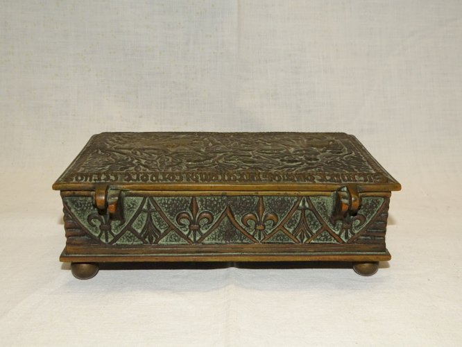 - BOITE BRONZE Signée MAX LE VERRIER SCENE DE CHASSE AU CERF AU MOYEN AGE   D