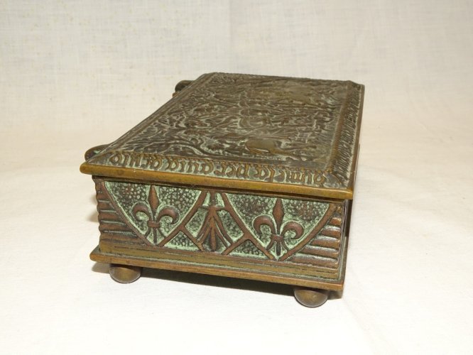 - BOITE BRONZE Signée MAX LE VERRIER SCENE DE CHASSE AU CERF AU MOYEN AGE   D