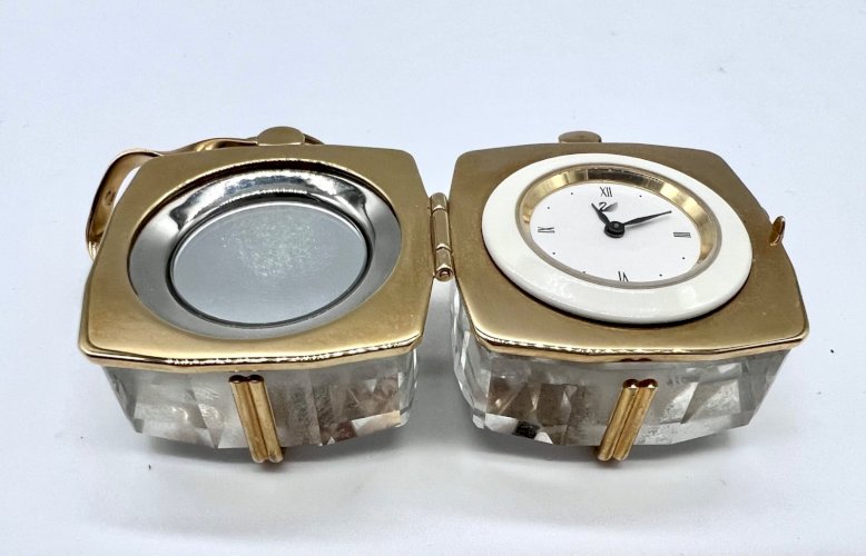 Boîte cadeau en cristal Swarovski avec horloge intégrée – Ruban doré