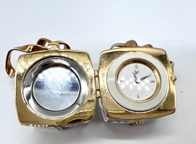 Boîte cadeau en cristal Swarovski avec horloge intégrée – Ruban doré
