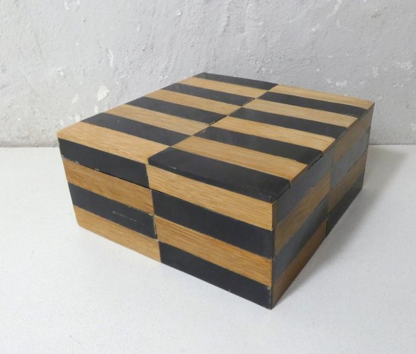 Boîte carrée vintage en bois bicolore design géométrique graphique art déco