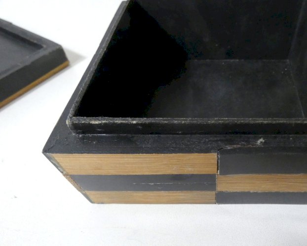 Boîte carrée vintage en bois bicolore design géométrique graphique art déco