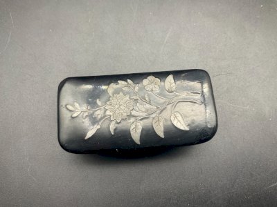 Cardboard box with boiled decoration, partitioned, Napoleon III snuff box.