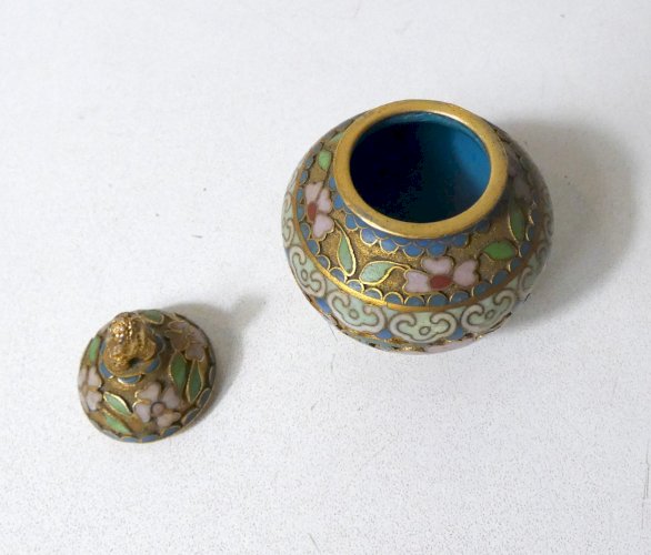 Boîte chinoise émail cloisonné vintage métal or pot artisanal traditionnel