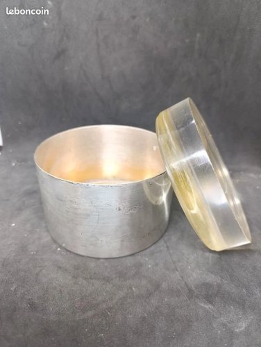 boîte circulaire moderniste en métal argenté et couvercle plastique  style Gabriella Crespi