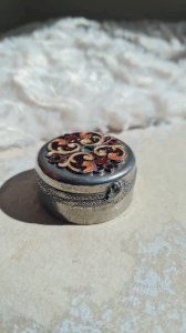 Boite cloisonnée et en étain - émaillée - pilulier