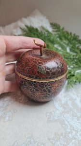 Partitioned box - apple - enameled