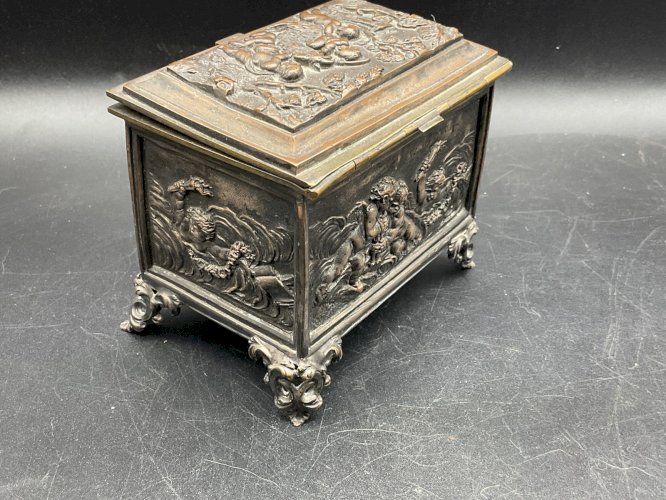 boite , coffre à bijoux XIXEME putti angelots