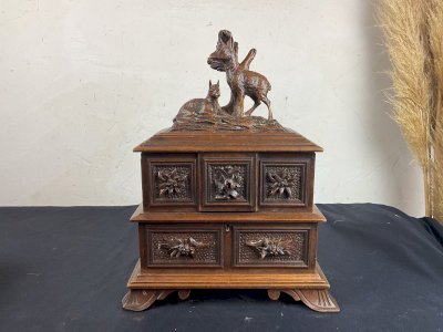 Boîte , coffret à bijoux Forêt Noire décor savoyard edelweiss , bouquetins….